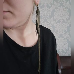 Single vintage metal feather earring in bronze